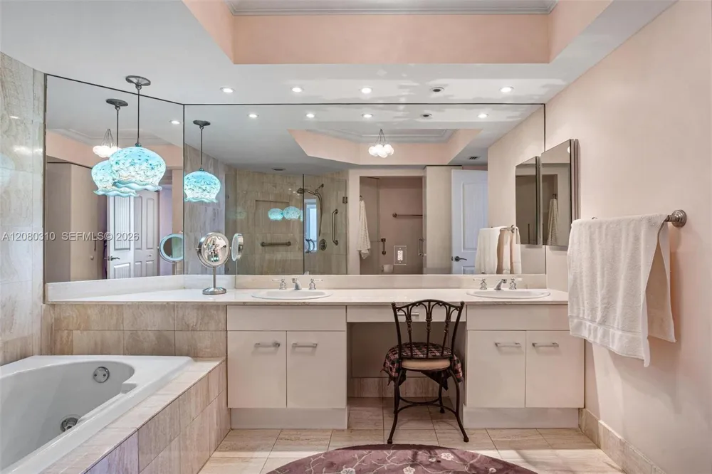 21205 Yacht Club Dr #2405 Aventura, FL 33180