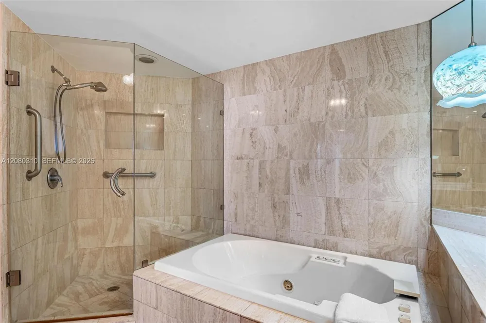 21205 Yacht Club Dr #2405 Aventura, FL 33180