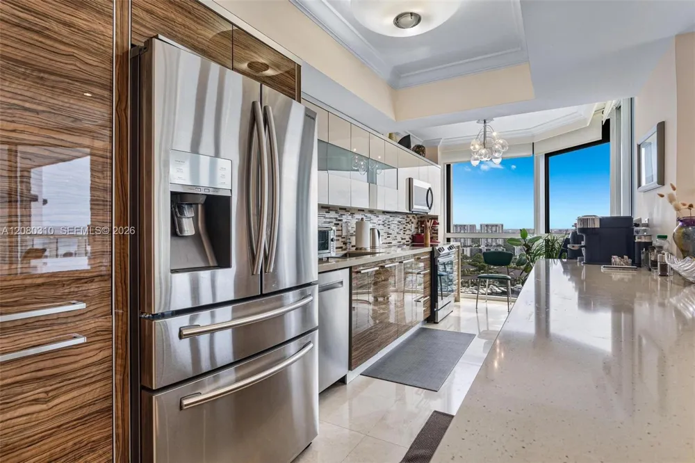 21205 Yacht Club Dr #2405 Aventura, FL 33180