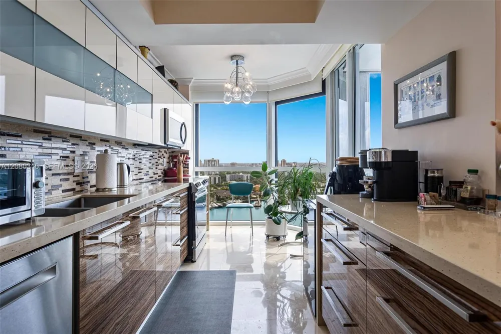 21205 Yacht Club Dr #2405 Aventura, FL 33180
