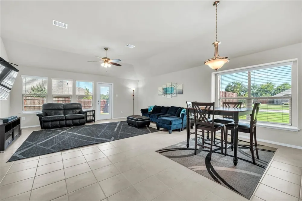 100 Gardenia Drive Azle, TX 76020