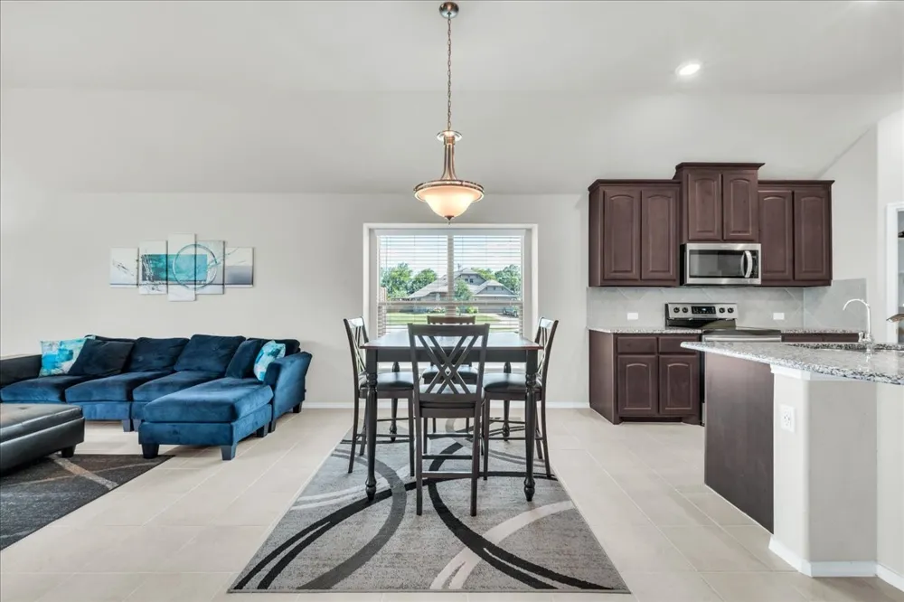 100 Gardenia Drive Azle, TX 76020