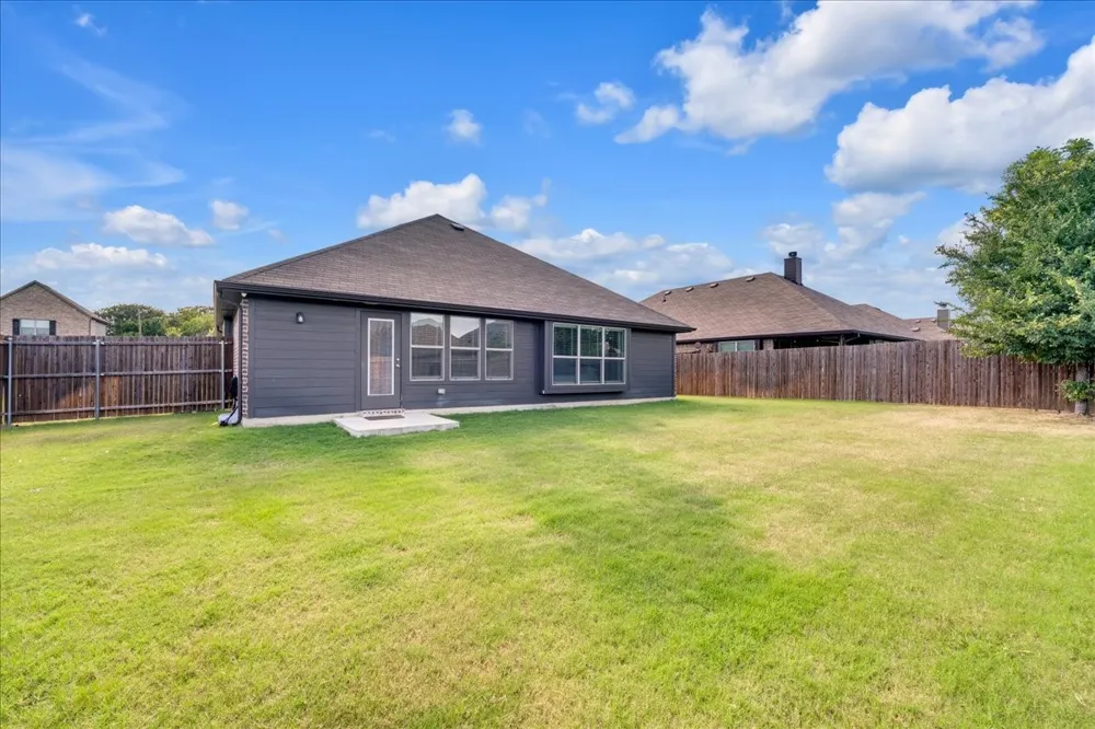 100 Gardenia Drive Azle, TX 76020