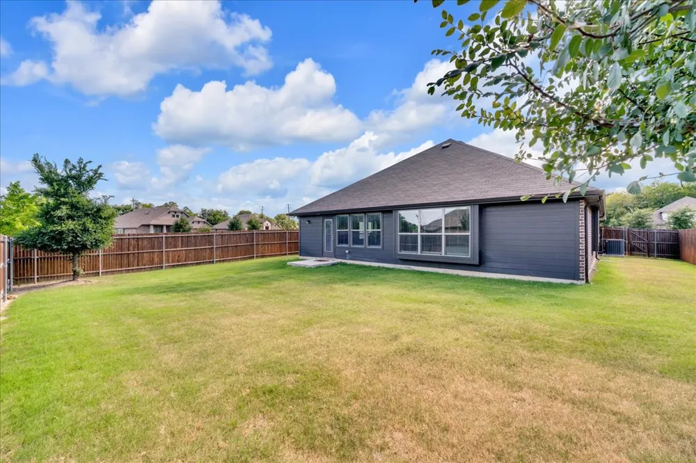 100 Gardenia Drive Azle, TX 76020