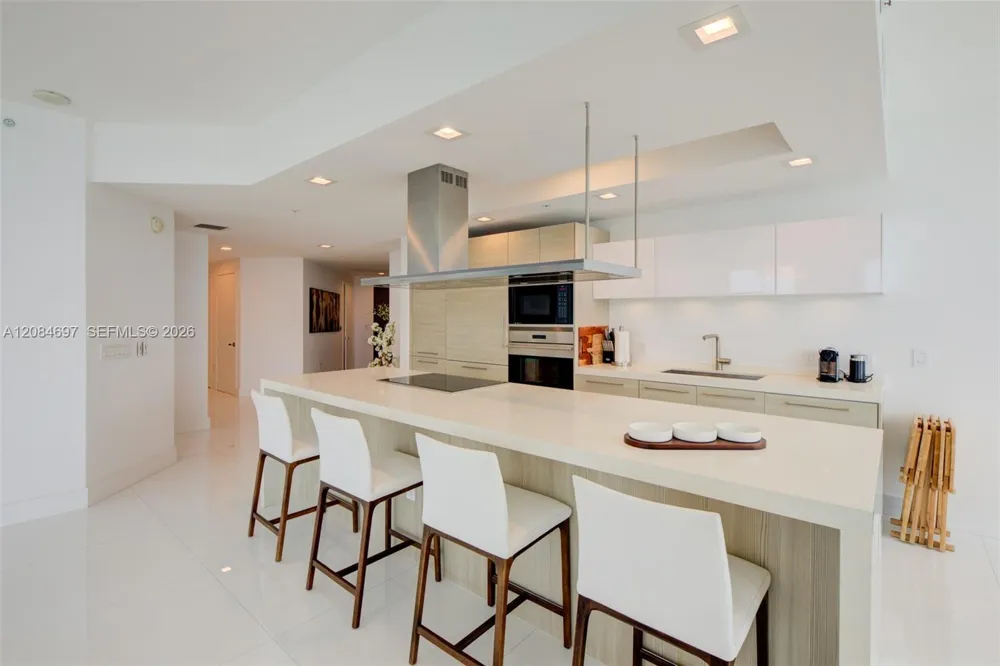 17111 SE Biscayne Blvd #1110 North Miami Beach, FL 33160