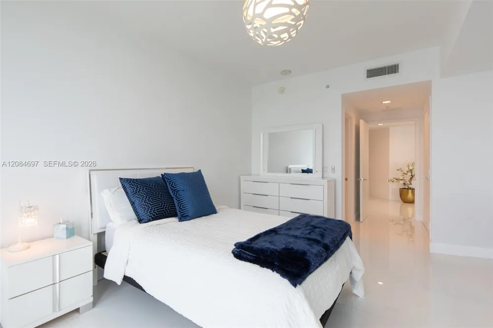 17111 SE Biscayne Blvd #1110 North Miami Beach, FL 33160