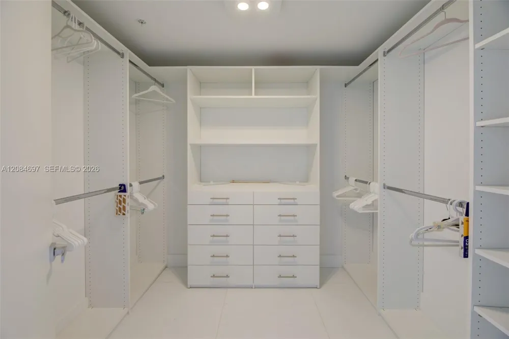 17111 SE Biscayne Blvd #1110 North Miami Beach, FL 33160