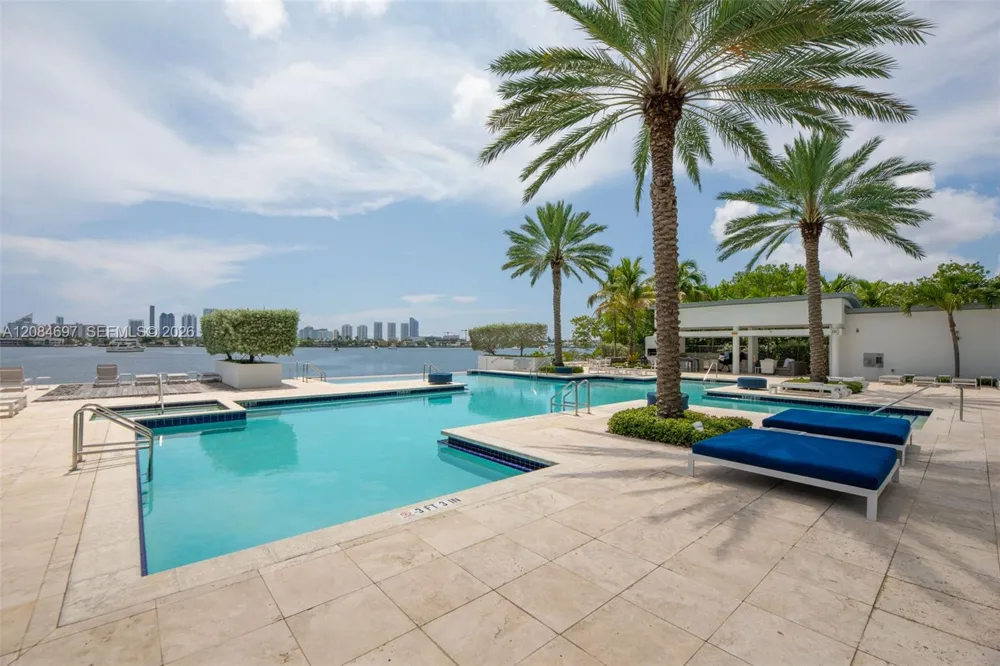 17111 SE Biscayne Blvd #1110 North Miami Beach, FL 33160