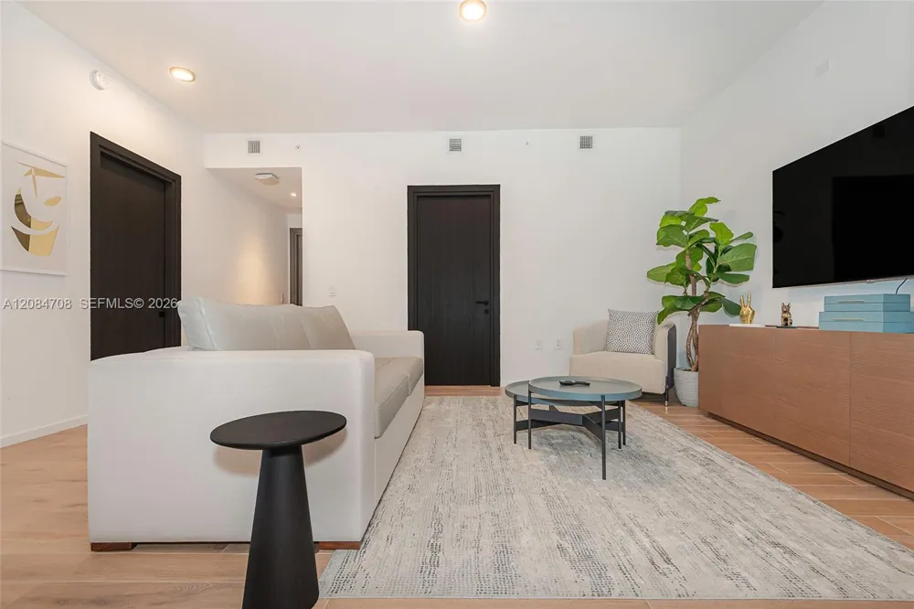 398 NE 5th St #3417 Miami, FL 33132