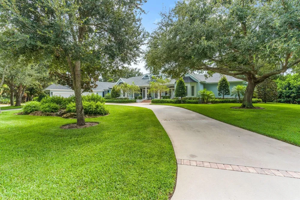 1100 Carolina Circle SW Vero Beach, FL 32962