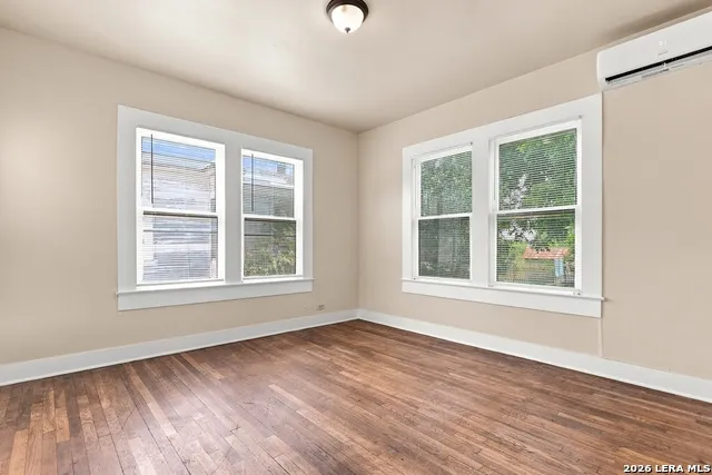313 S PINE ST San Antonio, TX 78203