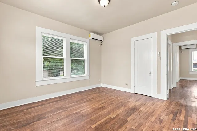 313 S PINE ST San Antonio, TX 78203