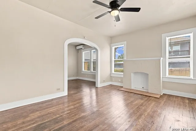313 S PINE ST San Antonio, TX 78203