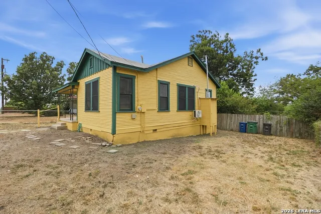 313 S PINE ST San Antonio, TX 78203