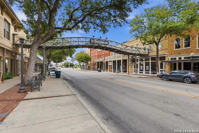 313 S PINE ST San Antonio, TX 78203