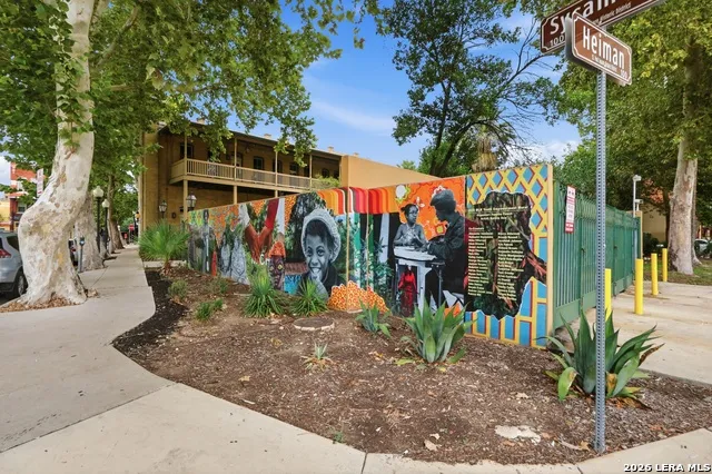 313 S PINE ST San Antonio, TX 78203