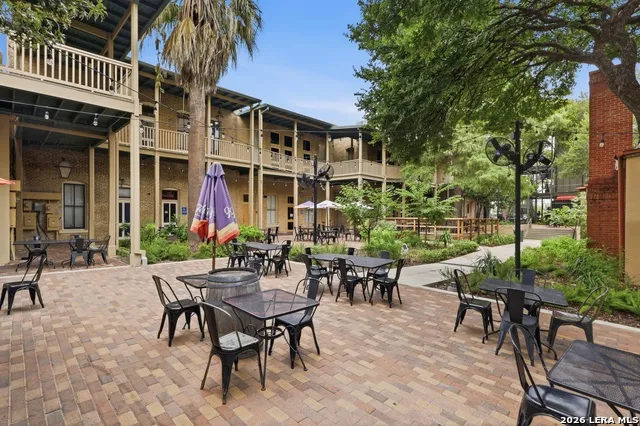 313 S PINE ST San Antonio, TX 78203