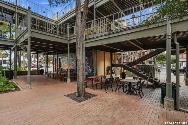 313 S PINE ST San Antonio, TX 78203