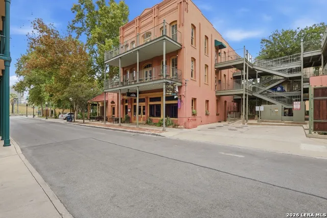 313 S PINE ST San Antonio, TX 78203