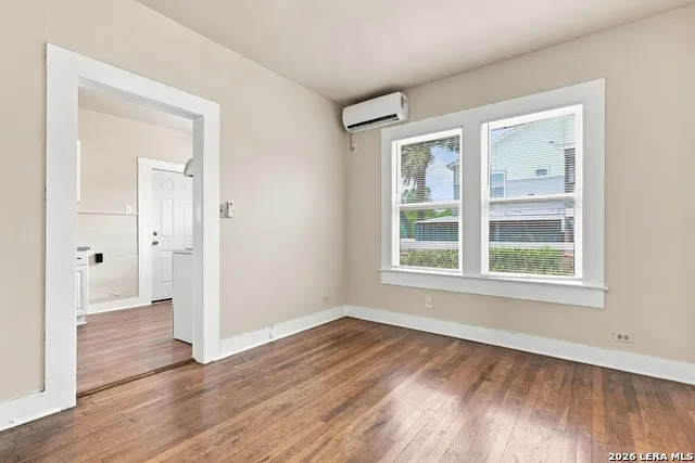 313 S PINE ST San Antonio, TX 78203