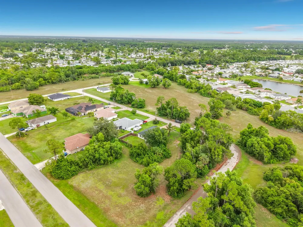 4306 NE 24TH PLACE Cape Coral, FL 33909