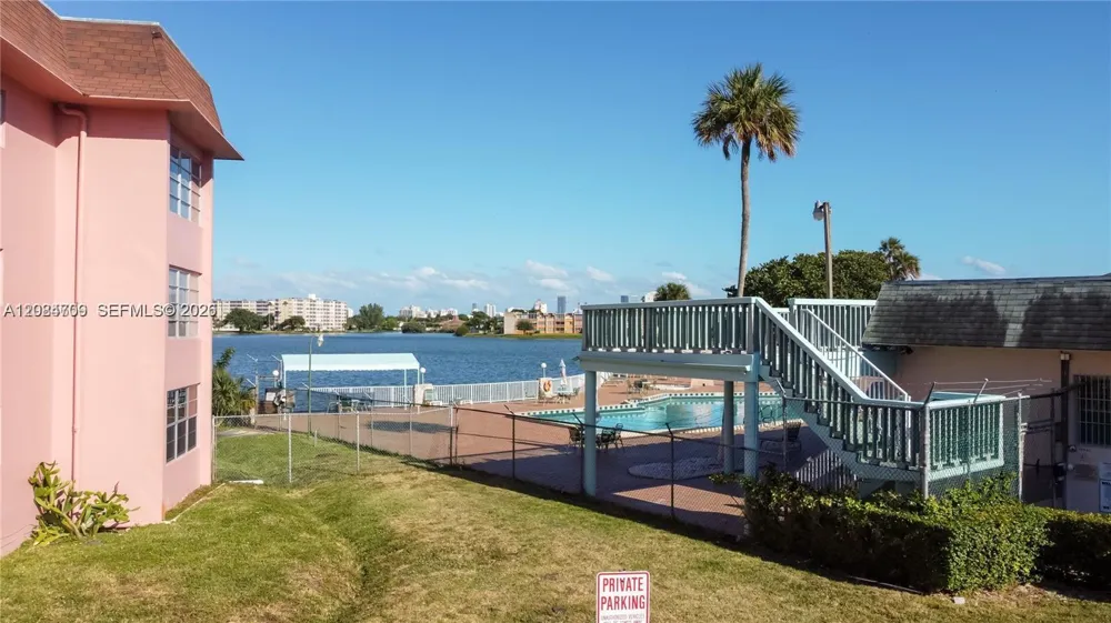 18555 NE 14th Ave #619 Miami, FL 33179