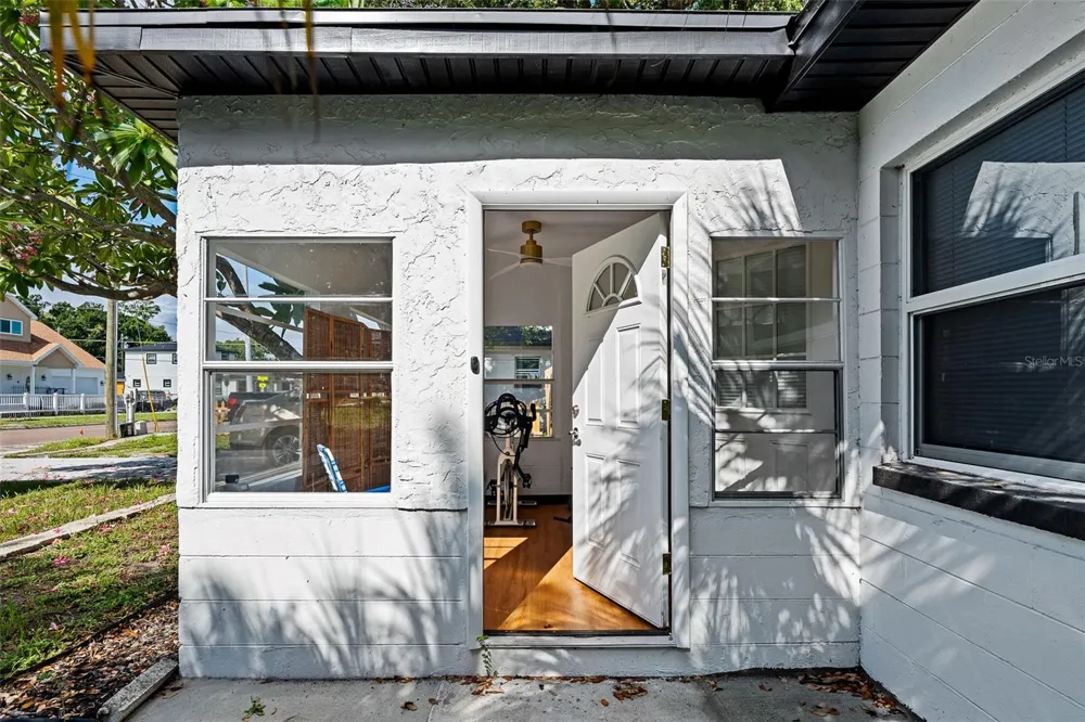1835 15TH AVENUE S St Petersburg, FL 33712