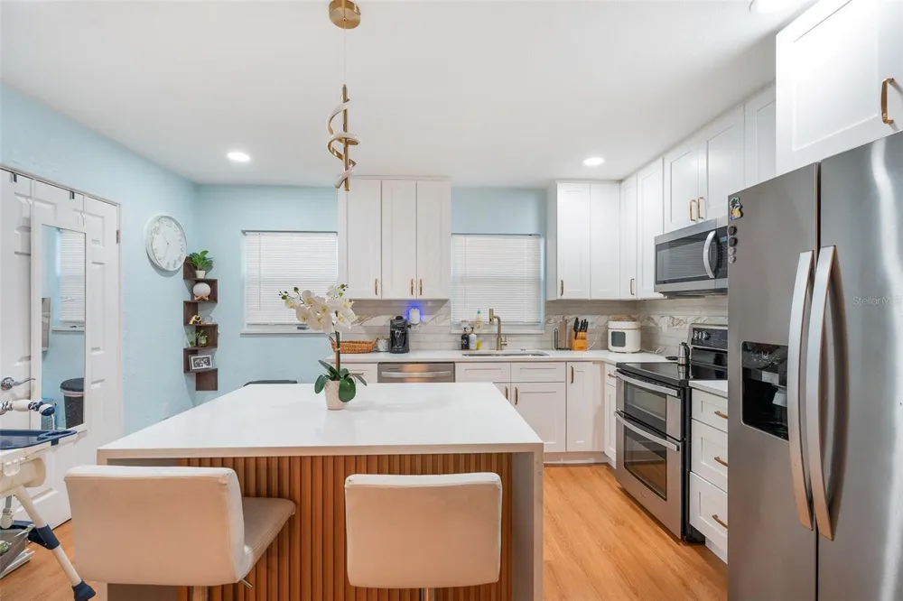 1835 15TH AVENUE S St Petersburg, FL 33712