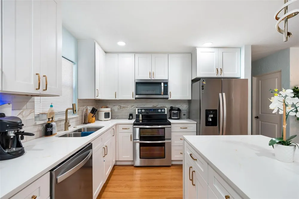 1835 15TH AVENUE S St Petersburg, FL 33712