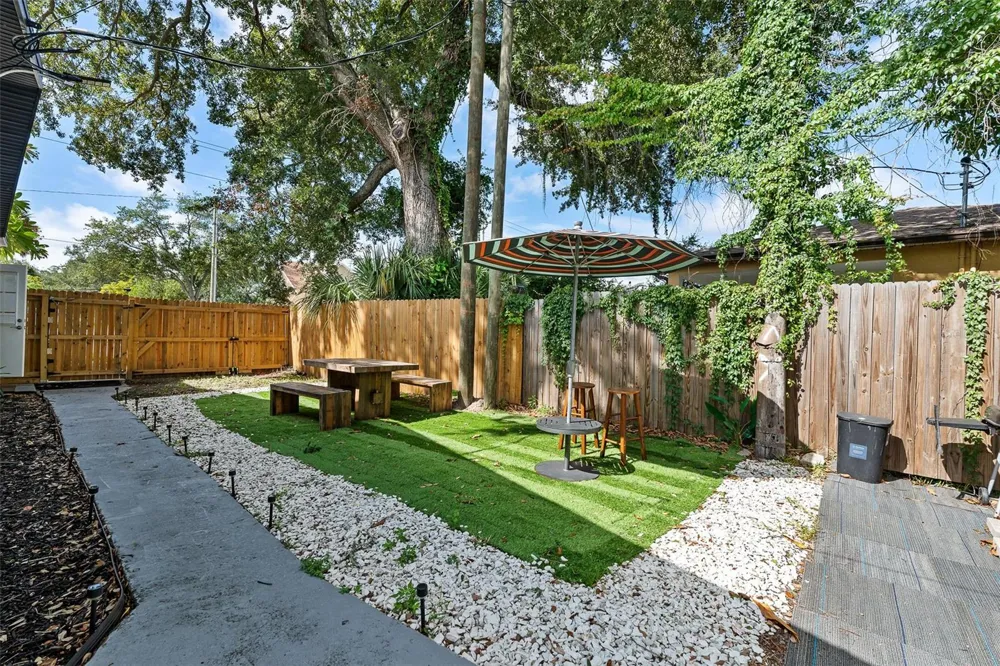 1835 15TH AVENUE S St Petersburg, FL 33712