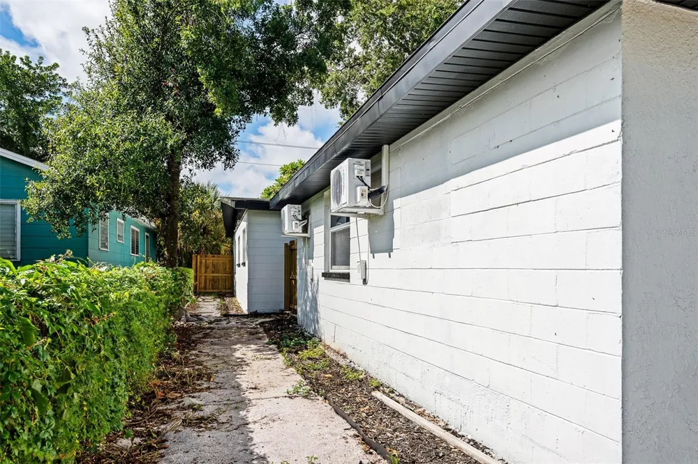 1835 15TH AVENUE S St Petersburg, FL 33712