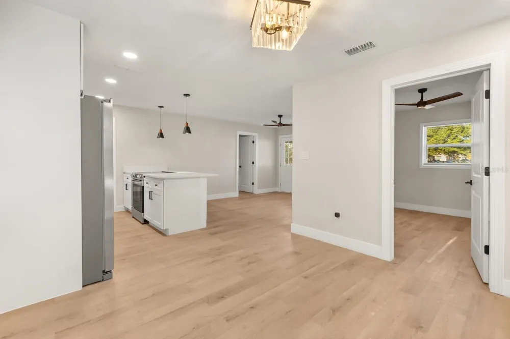 4409 DEBORD AVENUE Orlando, FL 32808