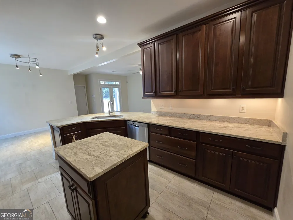 87 Columns WAY Newnan, GA 30265