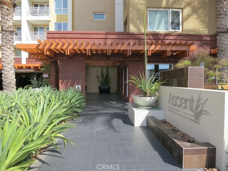 21301 Erwin #326 Woodland Hills, CA 91367