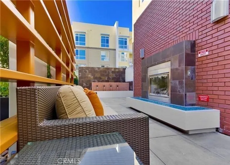21301 Erwin #326 Woodland Hills, CA 91367