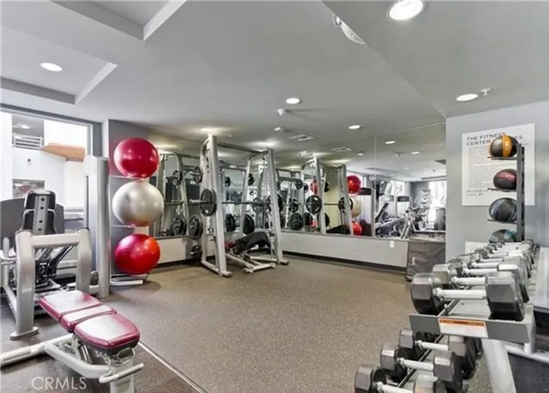 21301 Erwin #326 Woodland Hills, CA 91367