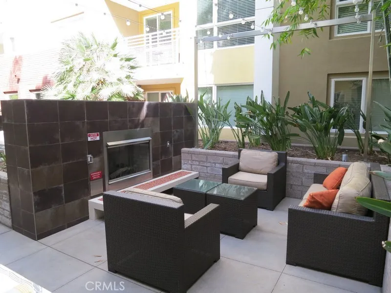 21301 Erwin #326 Woodland Hills, CA 91367