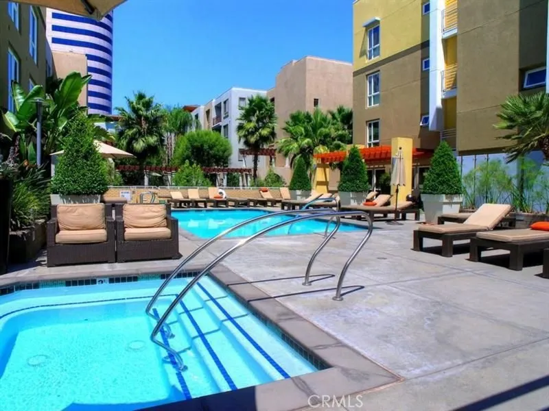 21301 Erwin #326 Woodland Hills, CA 91367
