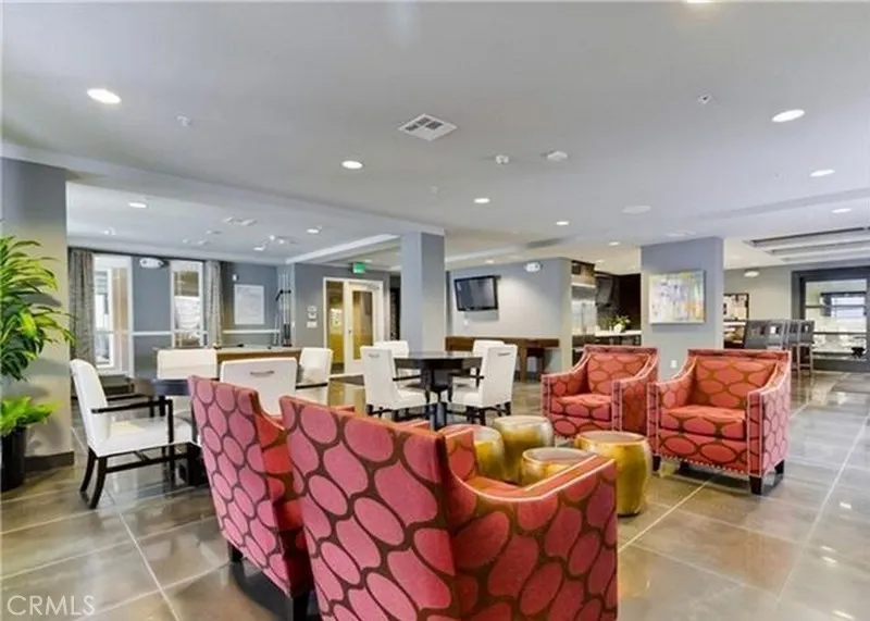 21301 Erwin #326 Woodland Hills, CA 91367