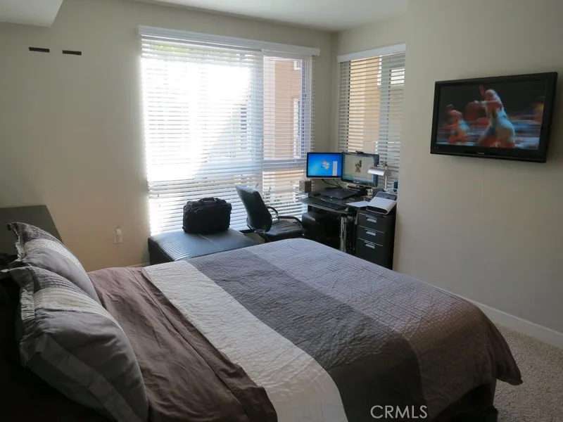 21301 Erwin #326 Woodland Hills, CA 91367