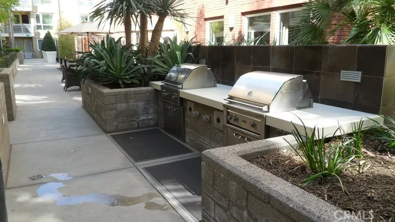 21301 Erwin #326 Woodland Hills, CA 91367