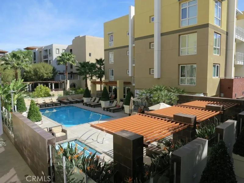 21301 Erwin #326 Woodland Hills, CA 91367
