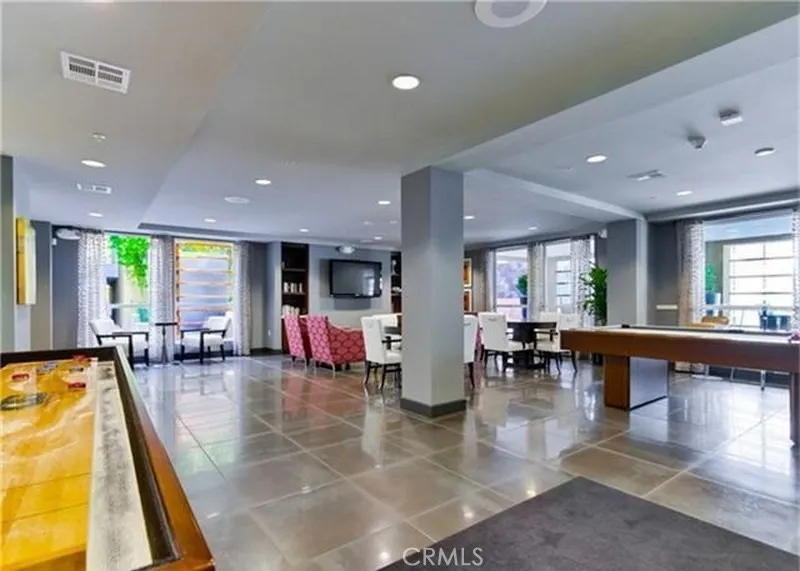 21301 Erwin #326 Woodland Hills, CA 91367
