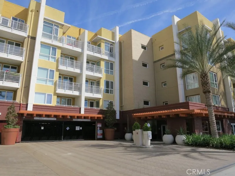 21301 Erwin #326 Woodland Hills, CA 91367