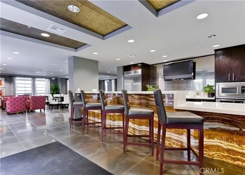 21301 Erwin #326 Woodland Hills, CA 91367