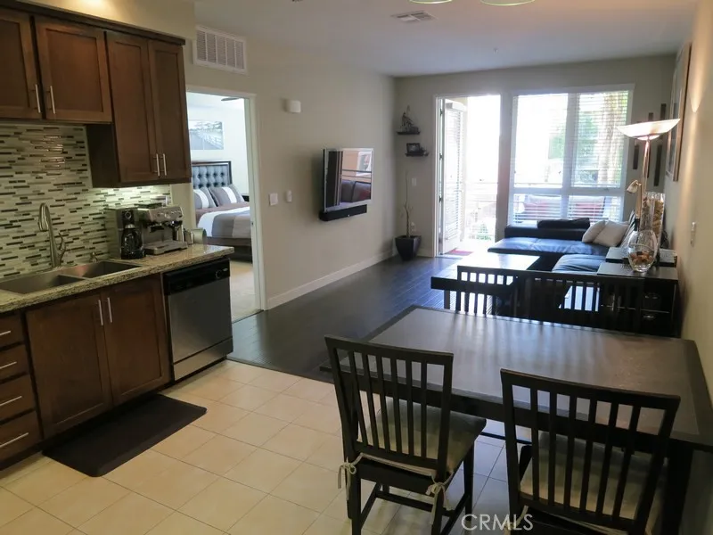 21301 Erwin #326 Woodland Hills, CA 91367