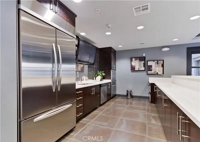 21301 Erwin #326 Woodland Hills, CA 91367