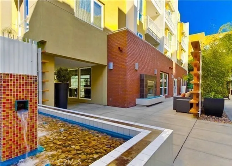 21301 Erwin #326 Woodland Hills, CA 91367