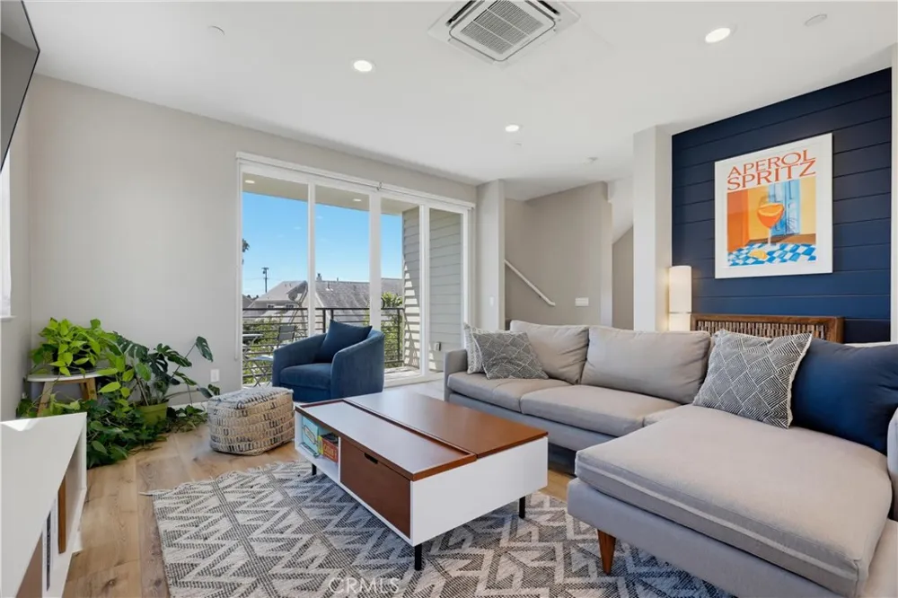 2125 Evans Costa Mesa, CA 92627