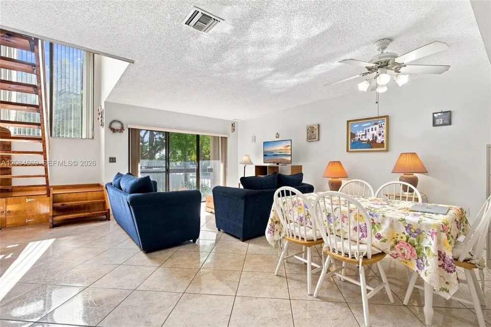 9905 NW 9th St Cir #12-21 Miami, FL 33172